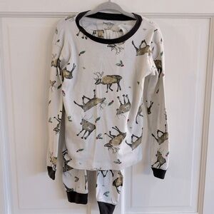 Burts bees, kids size 6 deer, reindeer pajama long sleeve set